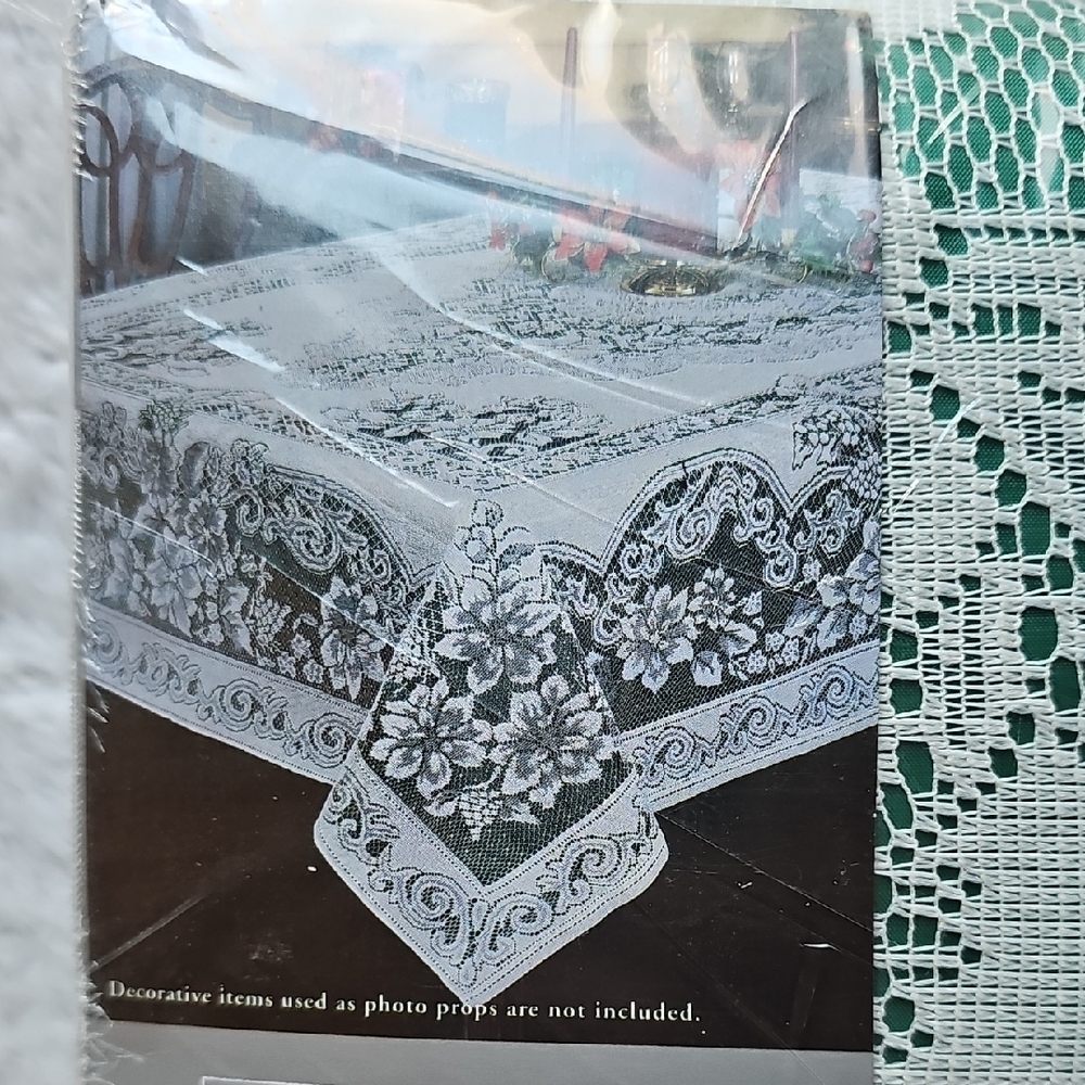 HomeTrends Lace Overlay & Fabric Tablecloth - Green and White - Picture 6 of 6